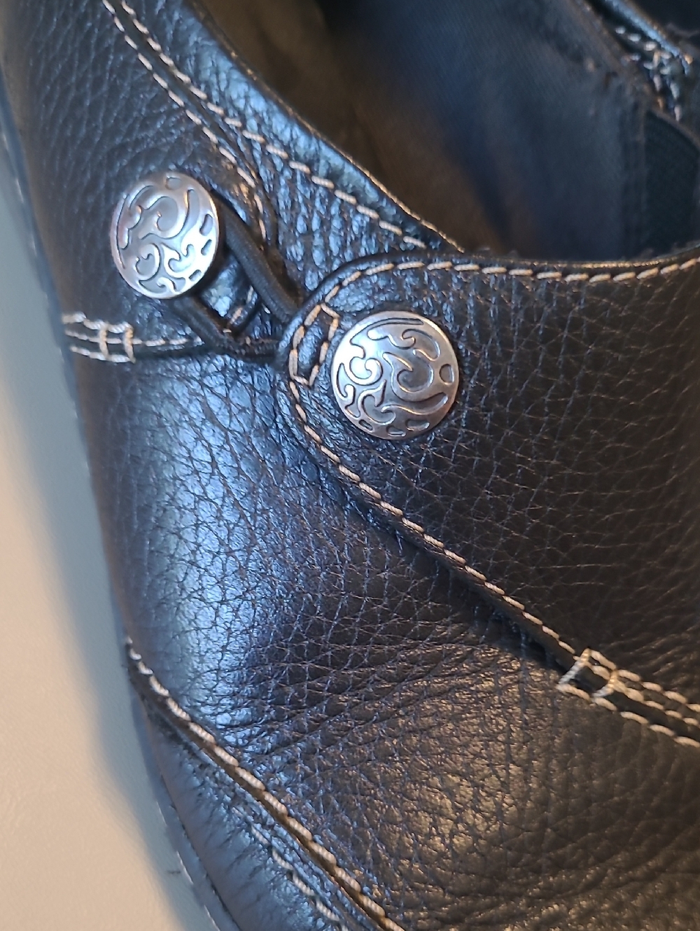 Clarks Brand Black Slip In Shoes With Button Sides.  Size 7-1/2M. - Picture 3 of 8